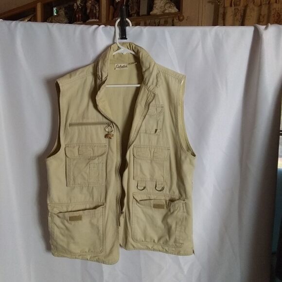 Cabela's sports vest   - Picture 1 of 6